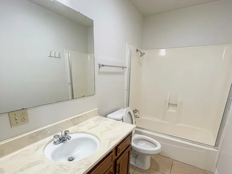 2210 Berry Ave — Photo 7