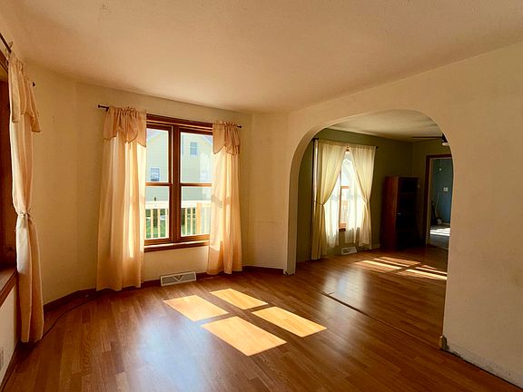 5th image of 615 E Melendy St