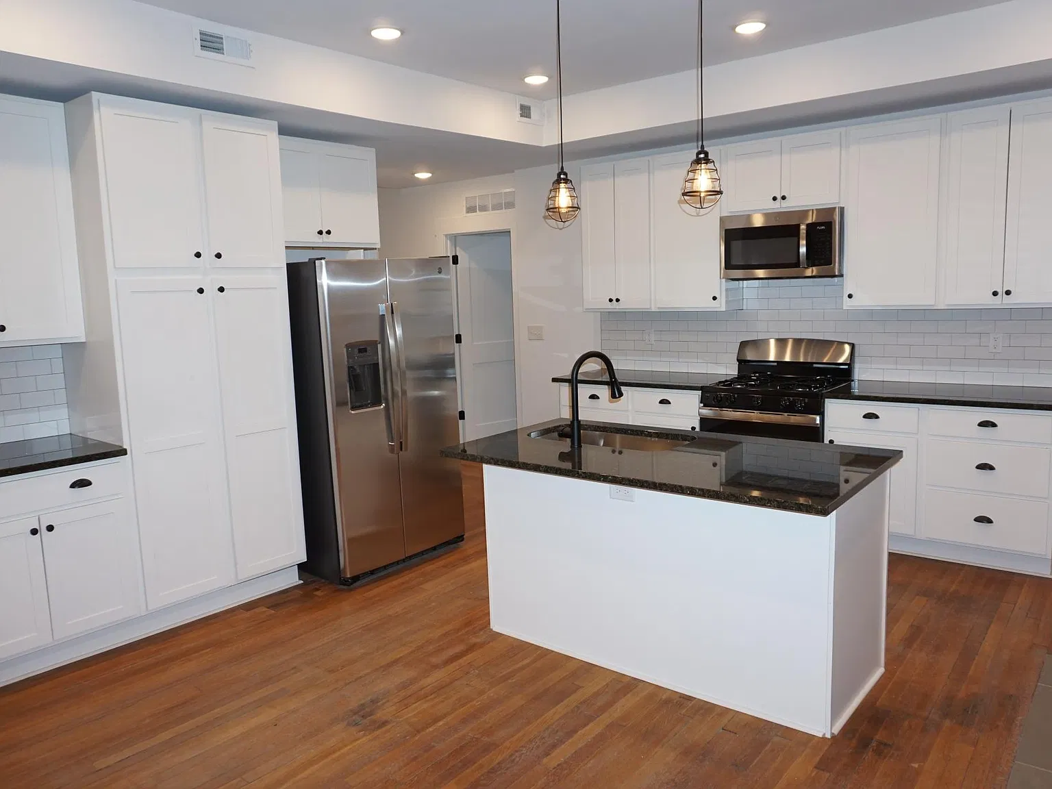 3 bed, 1500 sqft, $1,999 — Photo 3