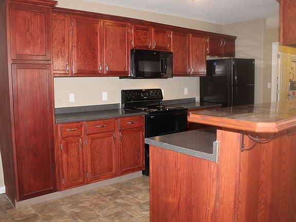 4th image of 905 S Butler Dr