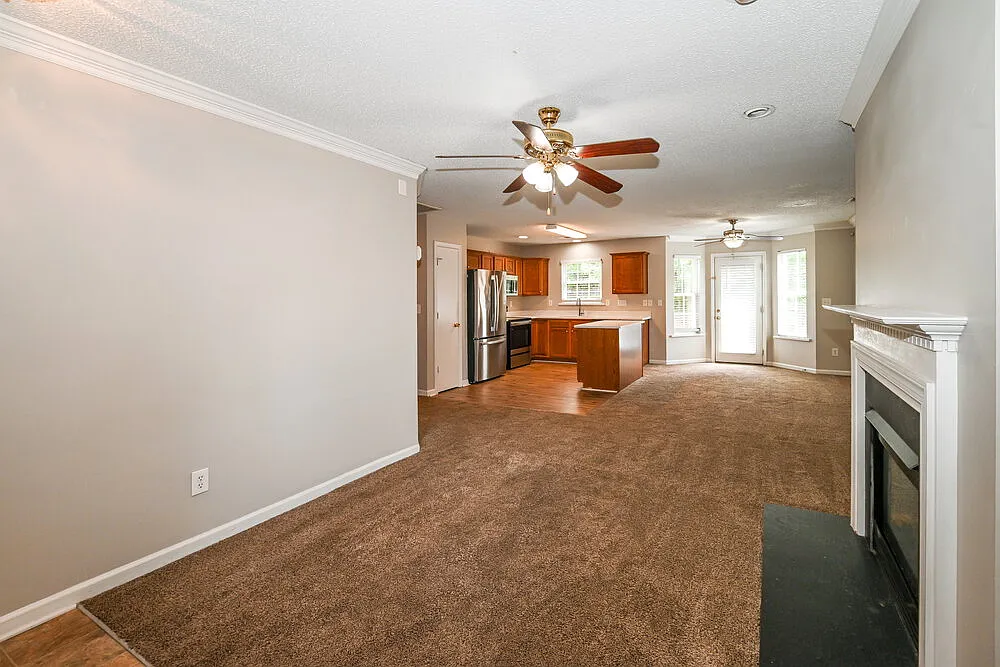 3 bed, 2.0 bath, 1242 sqft, $1,800 — Photo 4