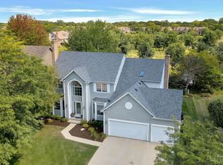 1076 Wedgewood Dr, Crystal Lake, IL 60014