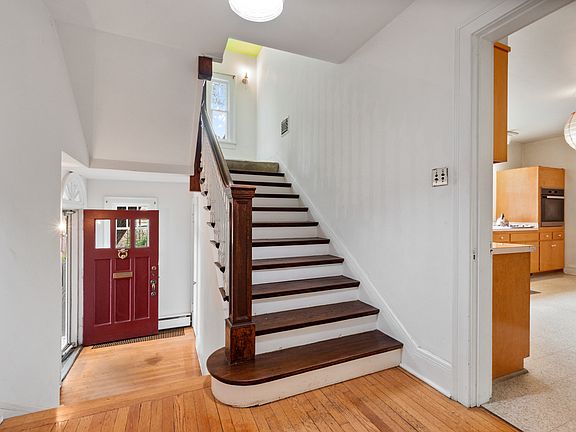 2nd image of 1011 Crain St