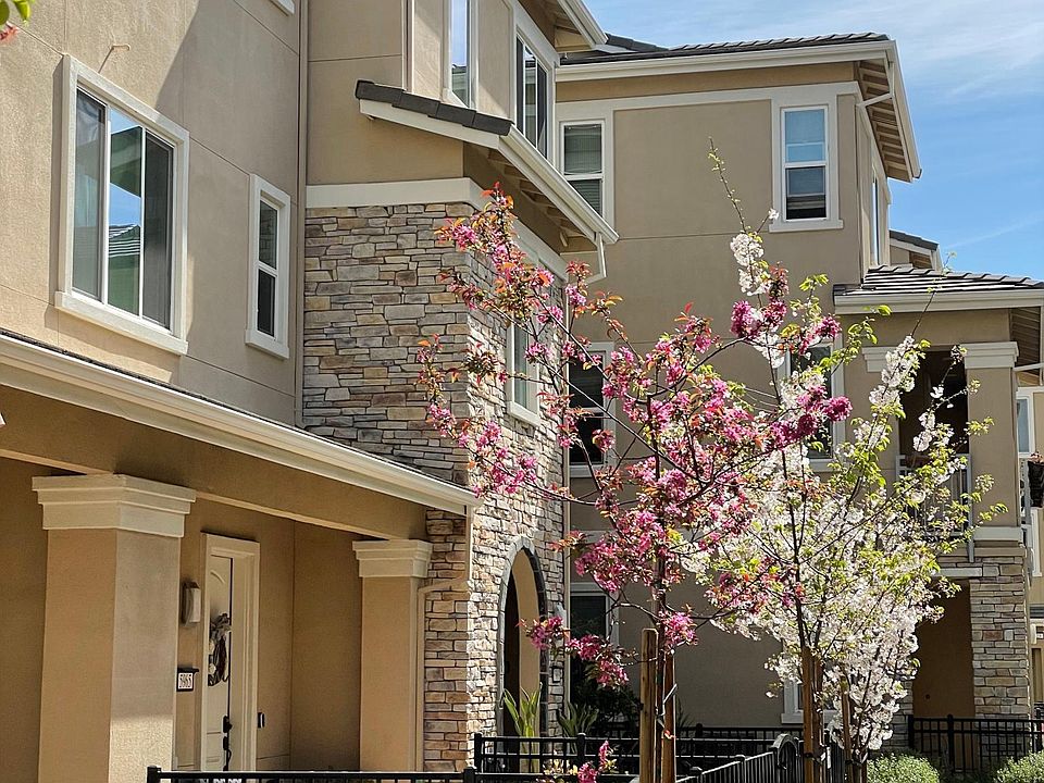 Townhouse pathway