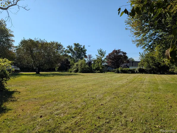 36727 Evans St, New Boston, MI 48164