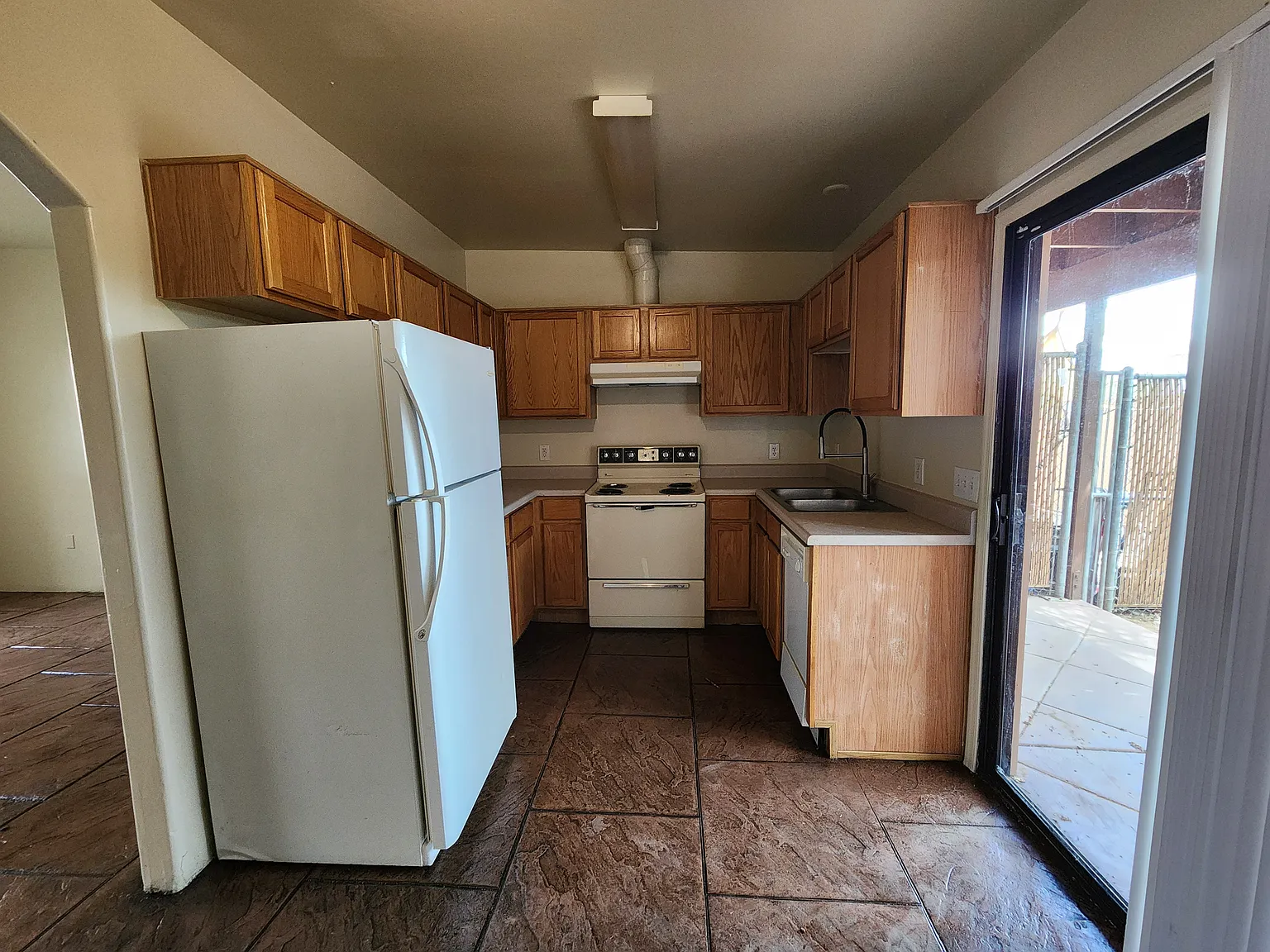 2 bed, 900 sqft, $1,250 — Photo 2