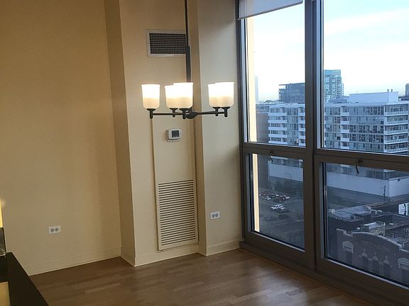 4th image of 200 W Grand Ave APT 1506