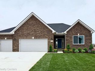 53207 Woodland Mdws, Chesterfield, MI