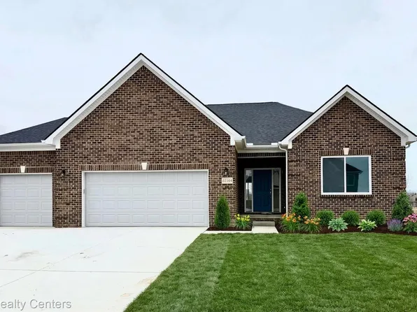 53207 Woodland Mdws, Chesterfield, MI 48047