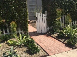 216 S Hamilton Dr, Beverly Hills, CA 90211
