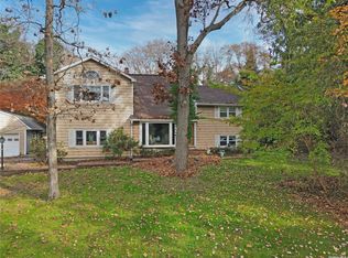 23 E Bartlett Rd, Middle Island, NY 11953