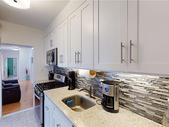 3rd image of 3151 Baisley Ave