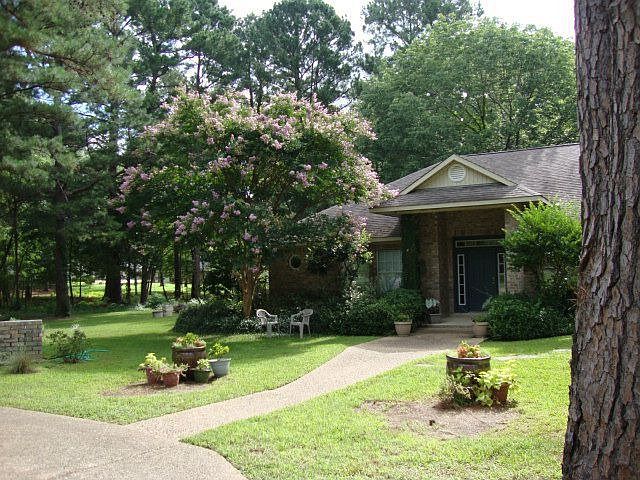front with crepe myrtle in bloom