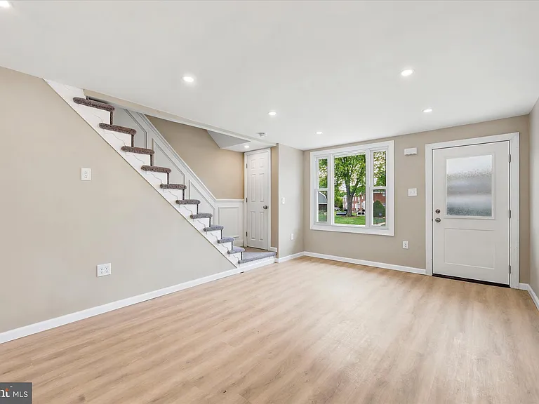 925 Maple Ave — Photo 6