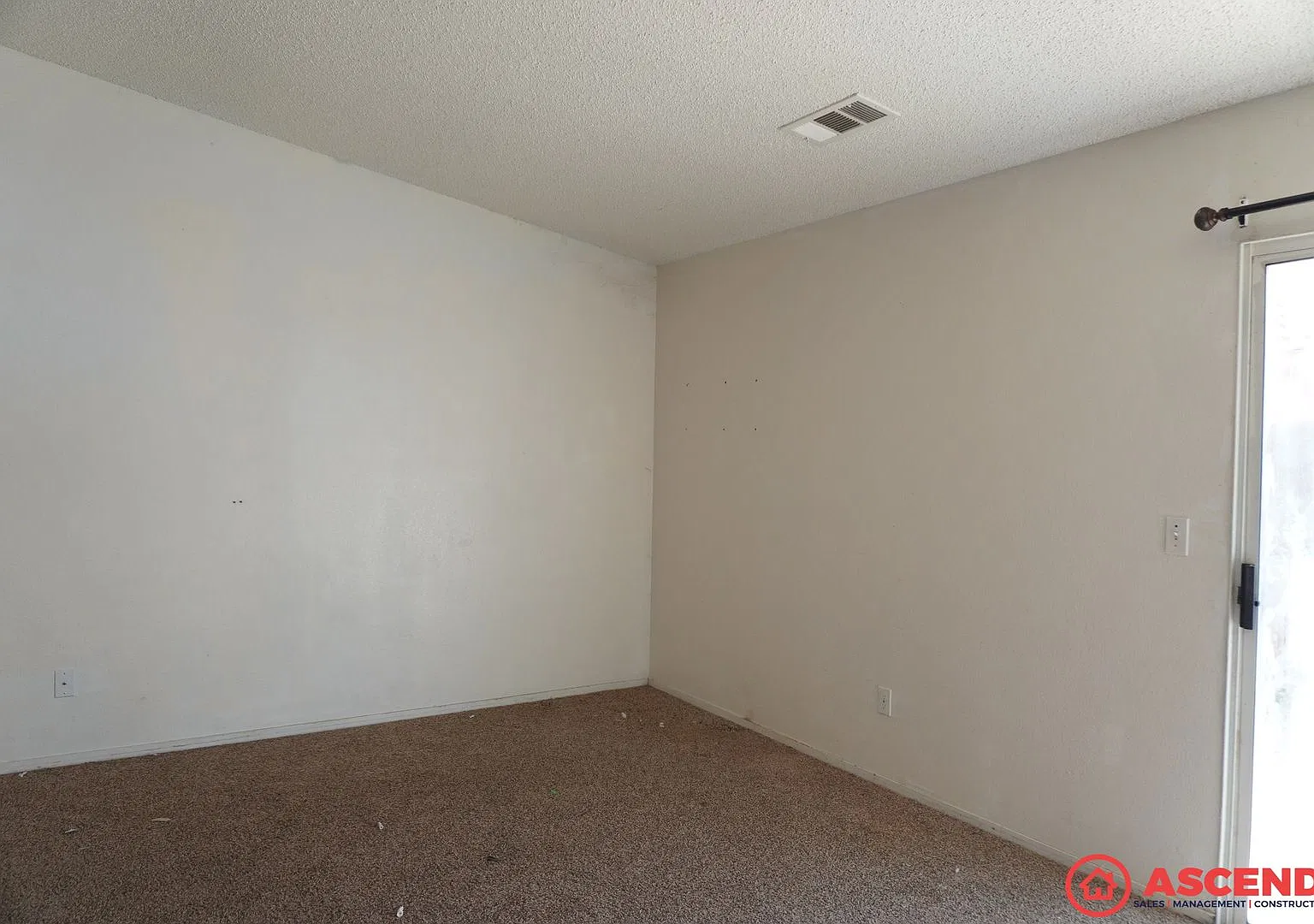 Spacious 4BD/2BA Home in Arvin, Dogs Welcome and Move-In Ready! — Photo 4