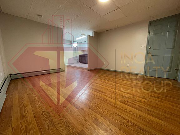 Living Room (2/3)
