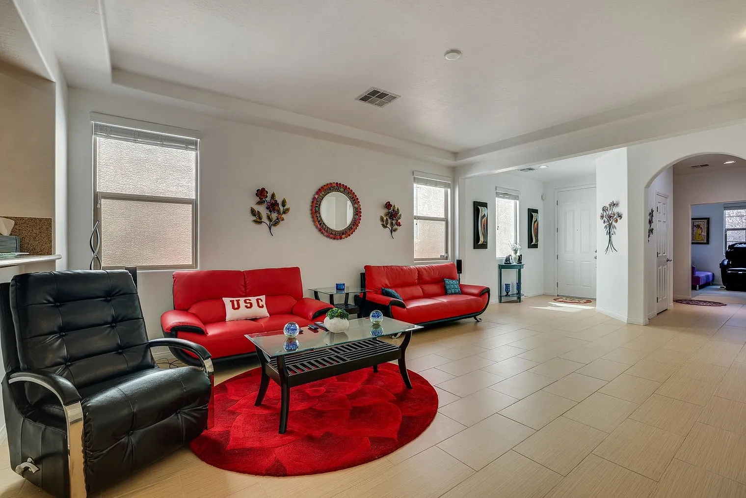 3 bed, 2.0 bath, 1840 sqft, $3,161 — Photo 2