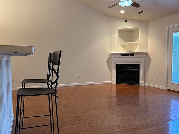 5th image of 401 Winthrope Way