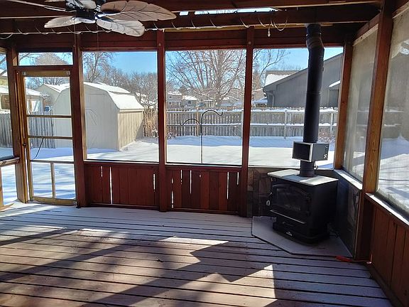 Screened in porch w Stove