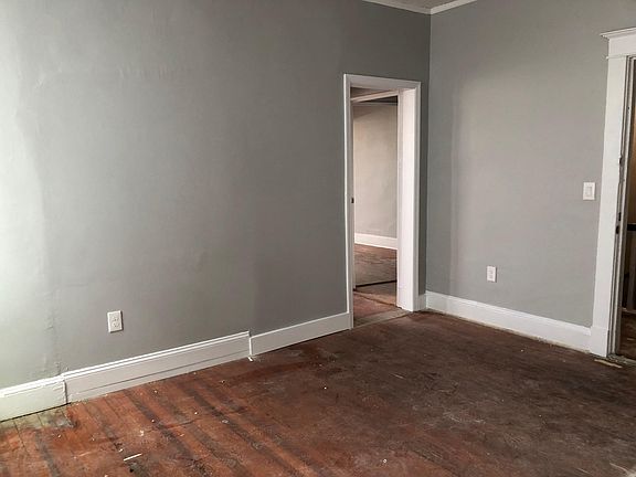 3rd image of 76 Grace St Floor 2