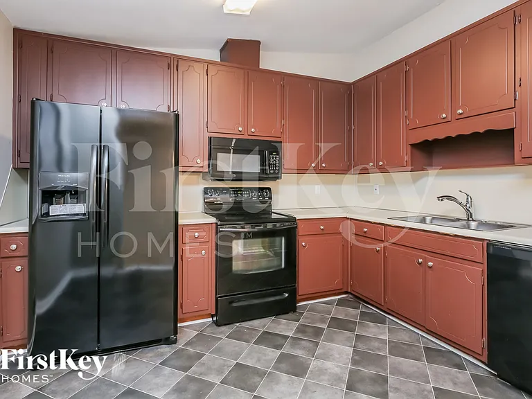 1121 Danube Trl — Photo 8