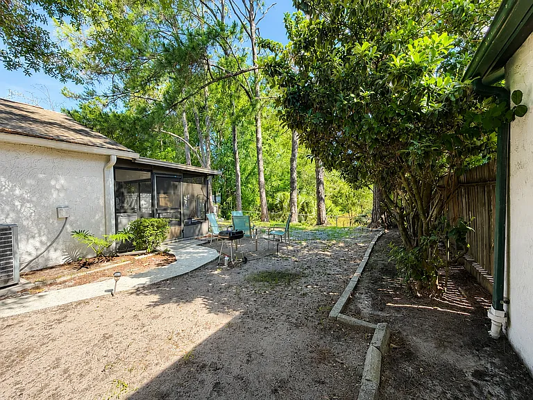 1954 Gregory Dr — Photo 21