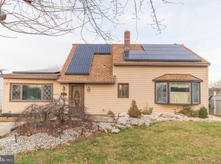 50 Horseshoe Ln, Levittown, PA