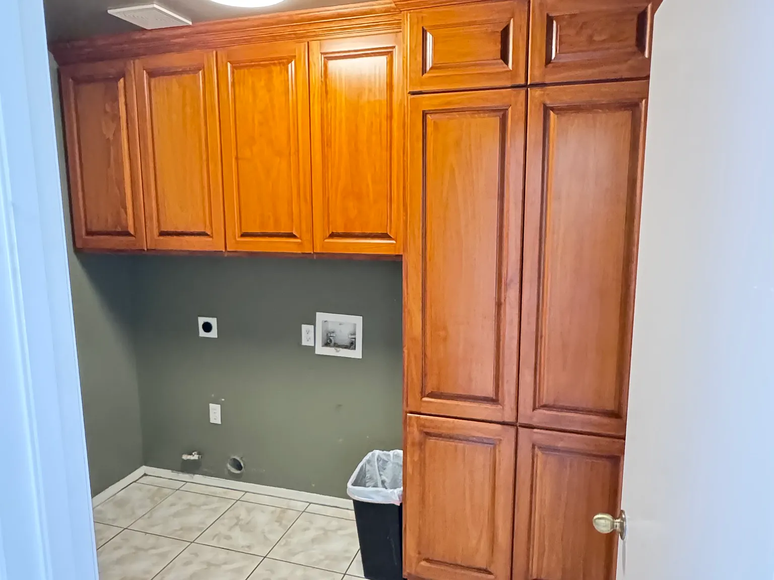 5 bed, 2491 sqft, $3,800 — Photo 3