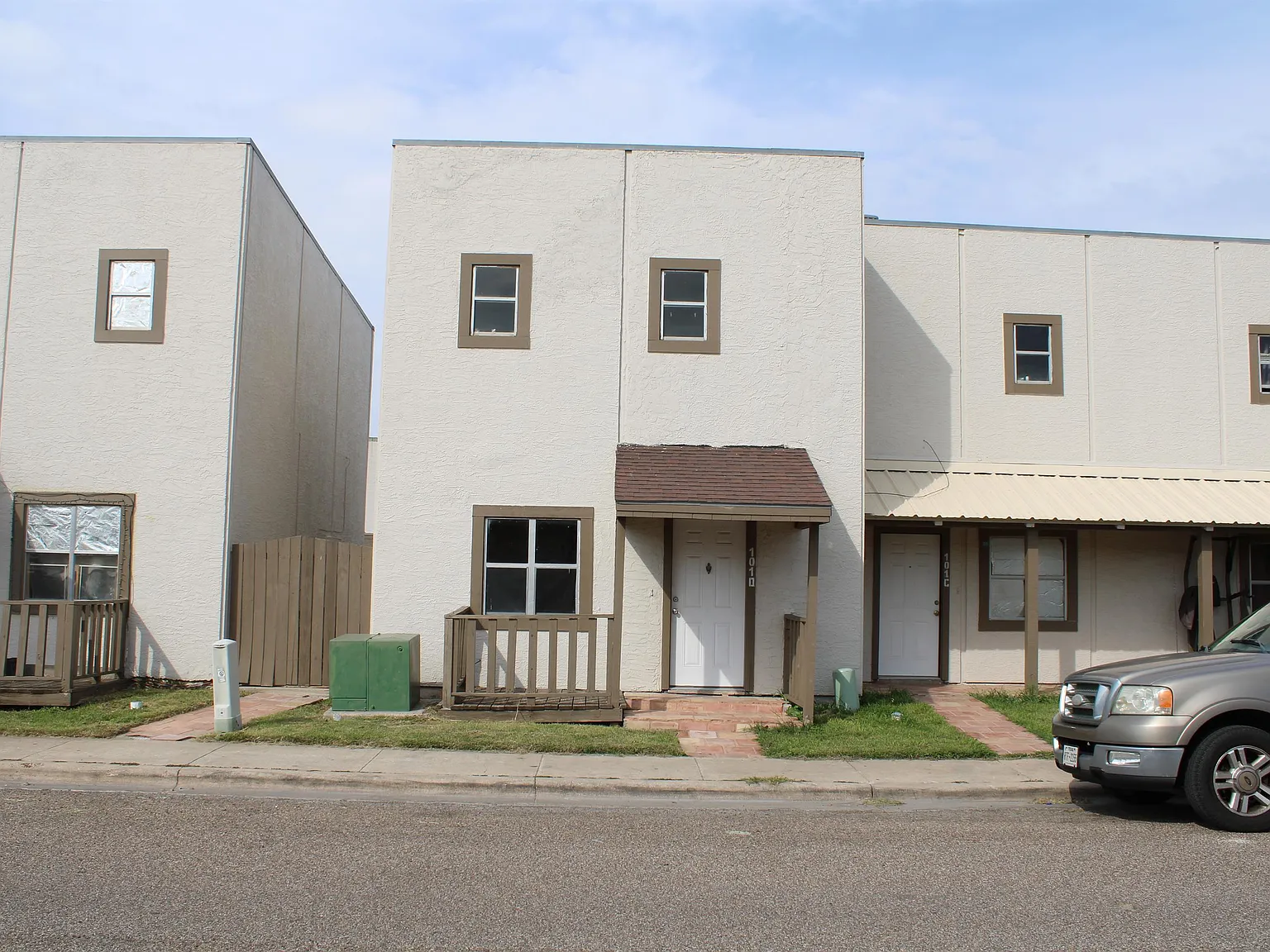 101 South Commonsway Drive — Photo 1