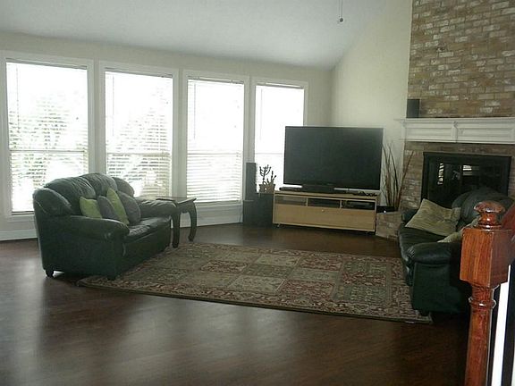 5th image of 16021 Crawford St
