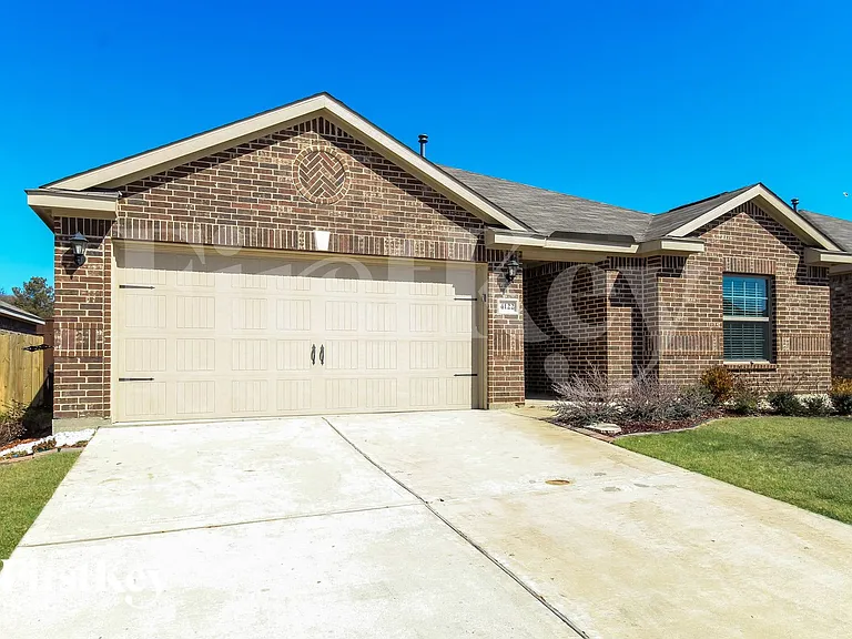 4122 Perch Dr — Photo 2