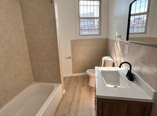 2 Oak St FLOOR 2, East Orange, NJ 07018