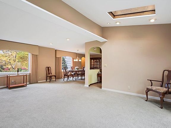 4th image of 349 Hazelwood Ave
