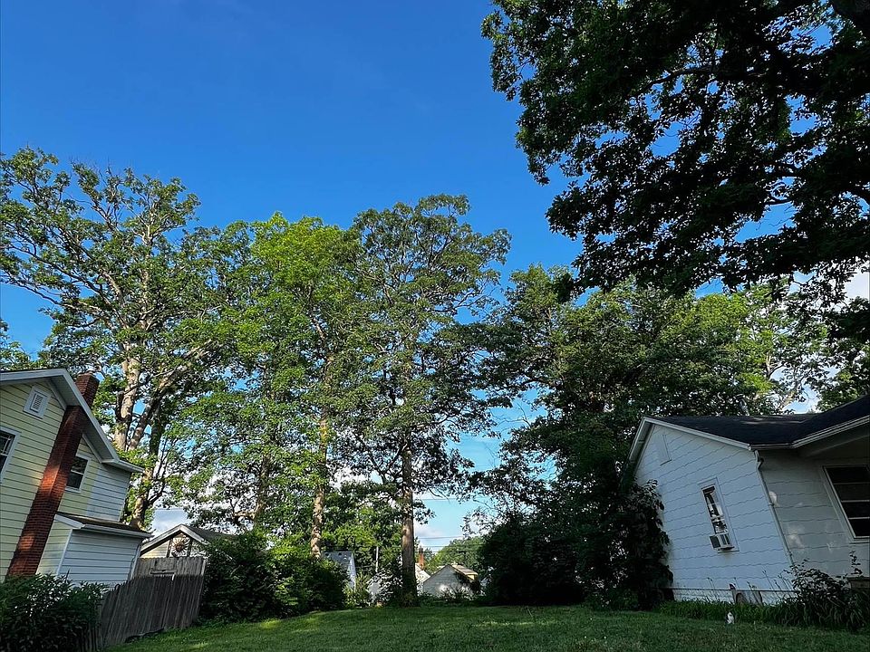 2nd image of 2404 Shadybrook Dr