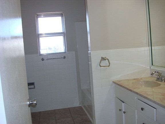 5th image of 3223 Trinity Dr