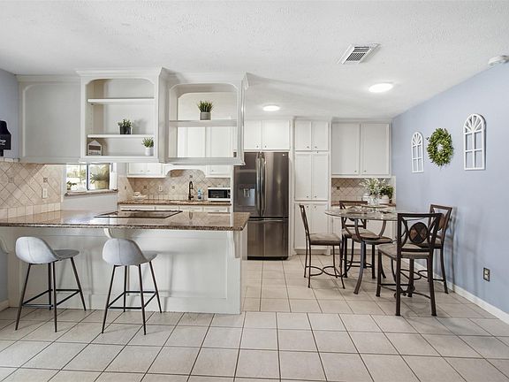 3rd image of 7415 Goldfinch Dr