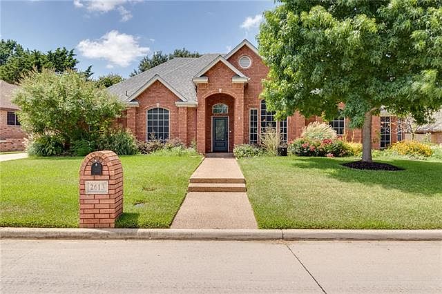 1st image of 2613 Brookwood Dr