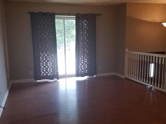 4th image of 8924 S 142nd Avenue Cir