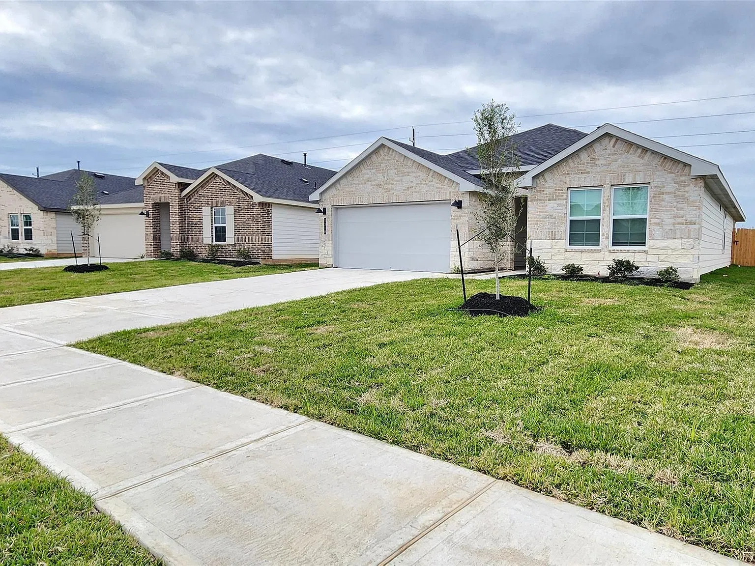 4 bed, 1784 sqft, $2,240 — Photo 2