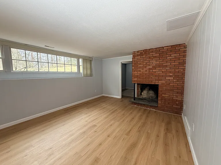18 Colonial Dr #1 — Photo 6