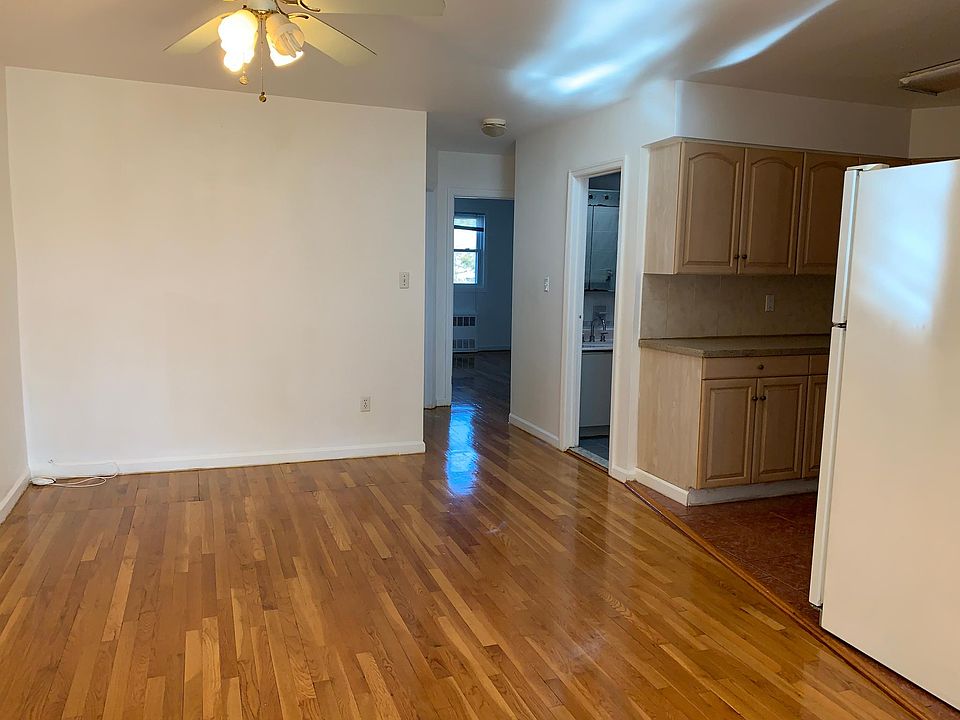 1st image of 14731 Barclay Ave Floor 3