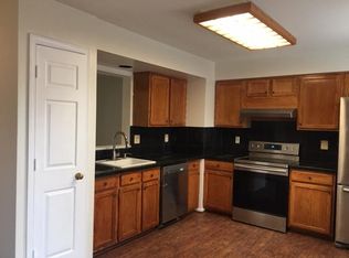 14735 Flower Hill Dr, Centreville, VA 20120