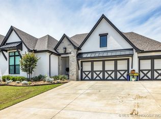 8702 S Olympia Ave, Tulsa, OK 74132