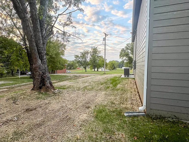 320 W South St — Photo 11