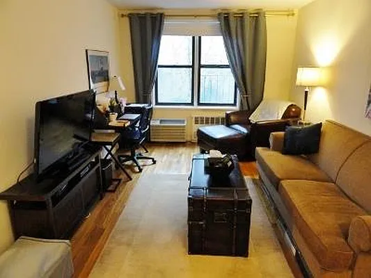 Rented by Bank Neary | media 14