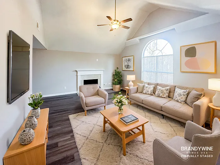 4599 White Rd — Photo 3