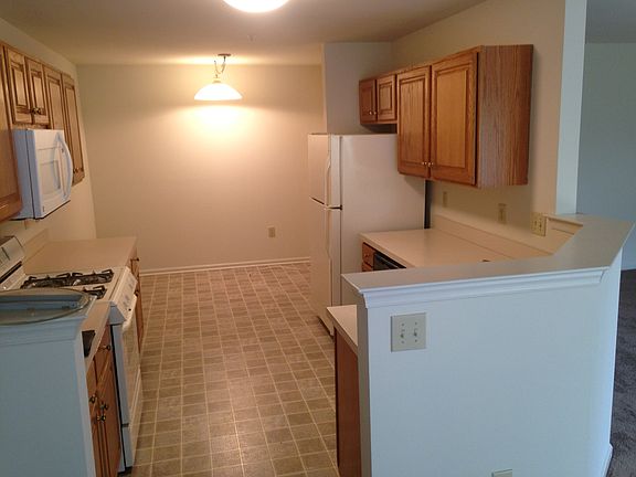 Spacious eat-in kitchen