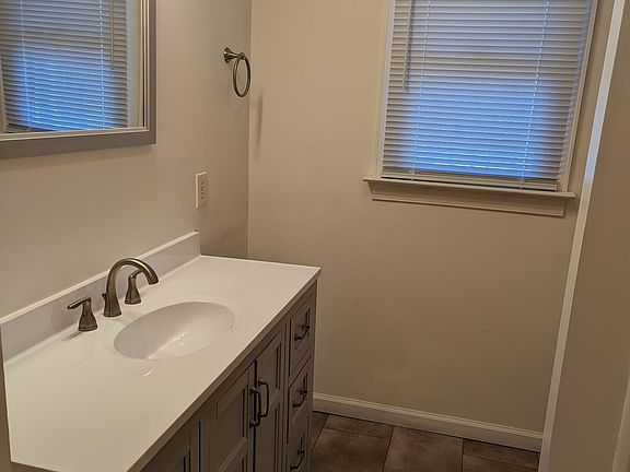 3rd image of 34 Bridlewood Dr