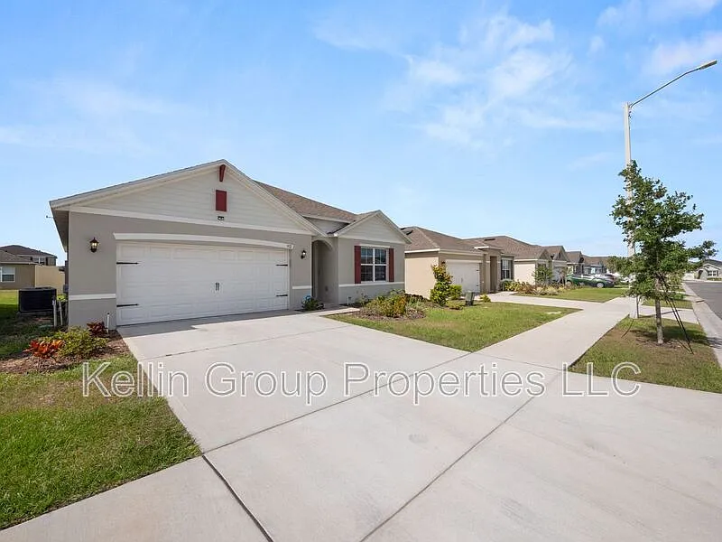 4 bed, 2.0 bath, 1867 sqft, $2,100 — Photo 4