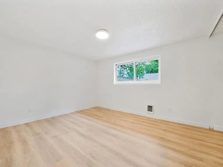 3924 SE 168th Ave — Photo 15